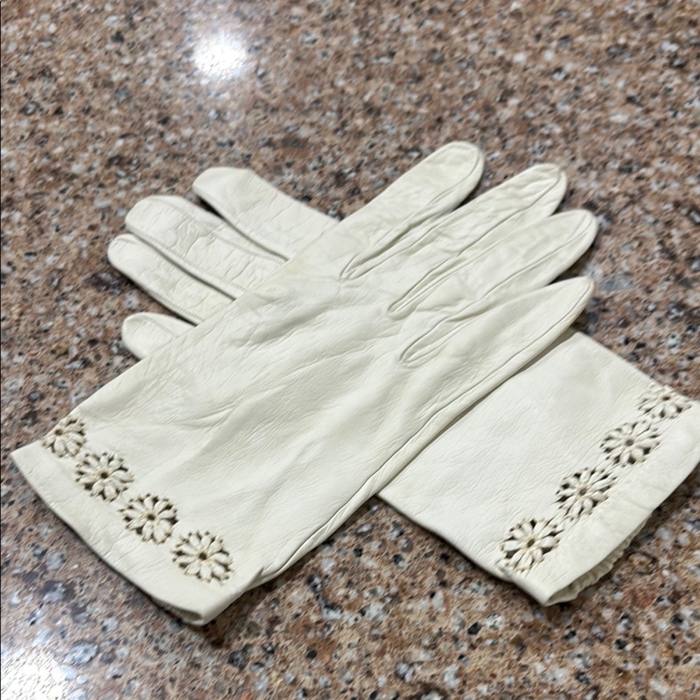 Christian Dior Cream Leather Gloves